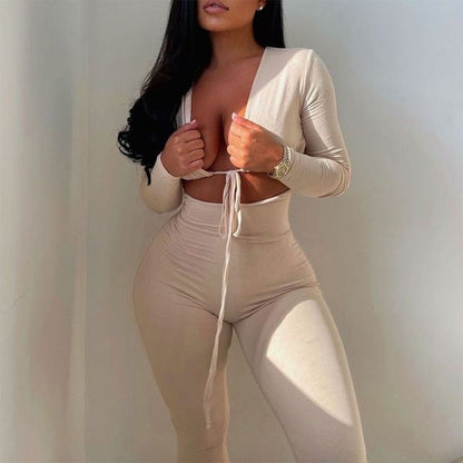 "2021 Fashionable Women's Black and White Long Sleeve Jumpsuit: Versatile and Stylish One-Piece Outfit for All Seasons"